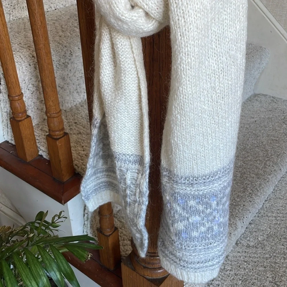 American Eagle Fair Isle Snowflake Knit Winter Scarf